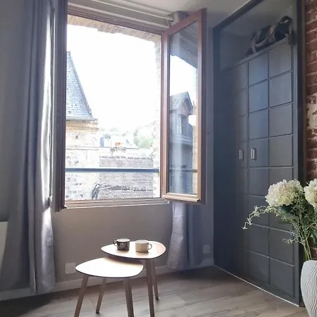 Chez Eugene Apartment *